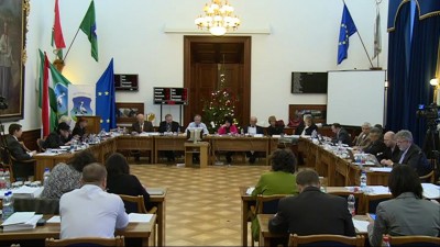 Hatvan napirendi pontot tárgyaltak a képviselők